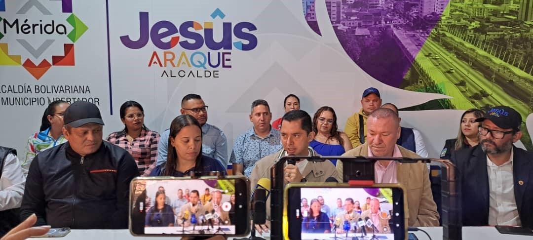 Alcalde Jesús Araque presentó nueva Junta Directiva de Ferisol para 2023<br></noscript>