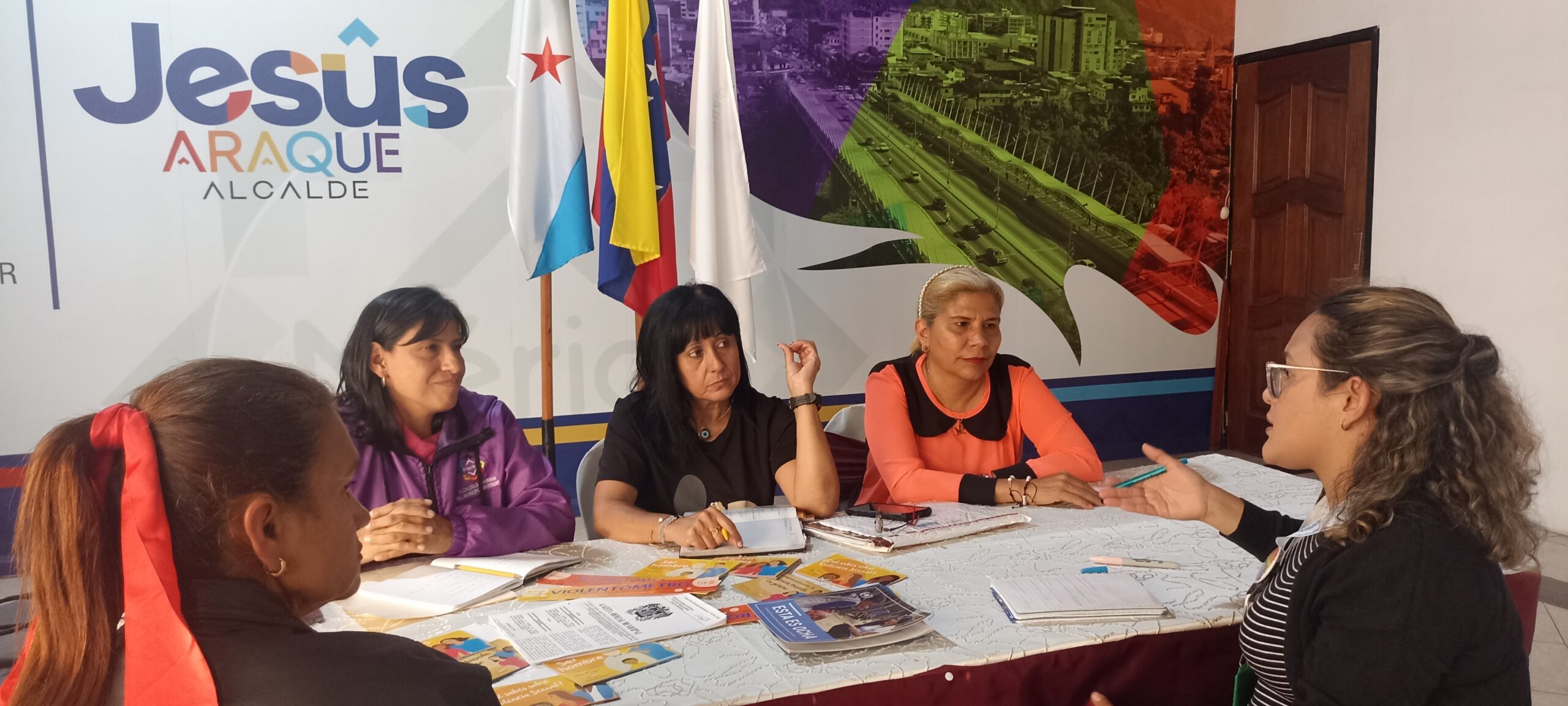 Alcalde Jesús Araque articula acciones en beneficio de Las Mujeres
