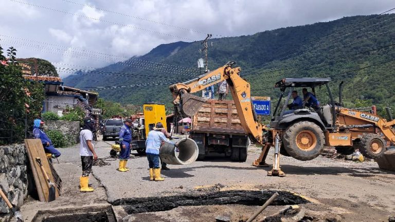 Sustituyen colector de aguas pluviales en Gonzalo Picón