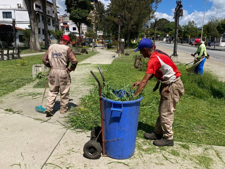 Alcalde Nelson Álvarez continúa despliegue de jornada integral de embellecimiento urbano