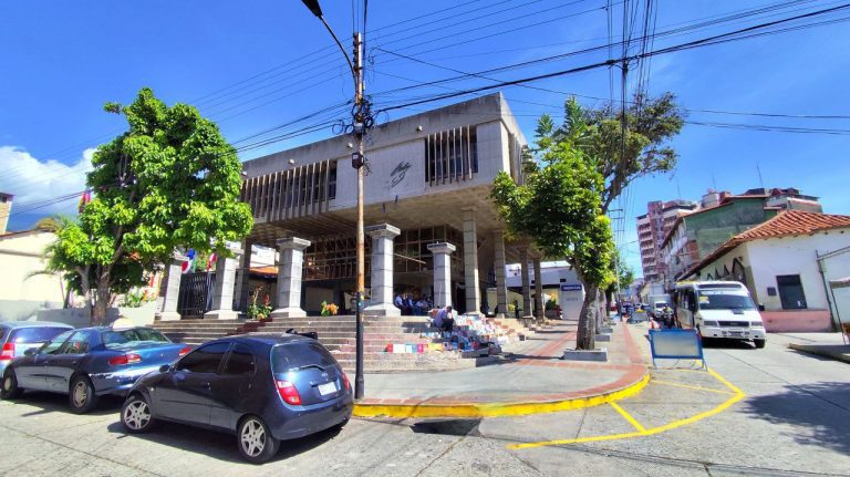 Comenzaron trabajos de recuperación de la Biblioteca Bolivariana de Mérida