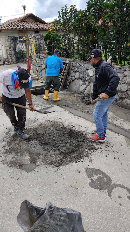 Recubrimiento del colector de aguas fluviales en el sector Los Camellones parroquia Gonzalo Picón