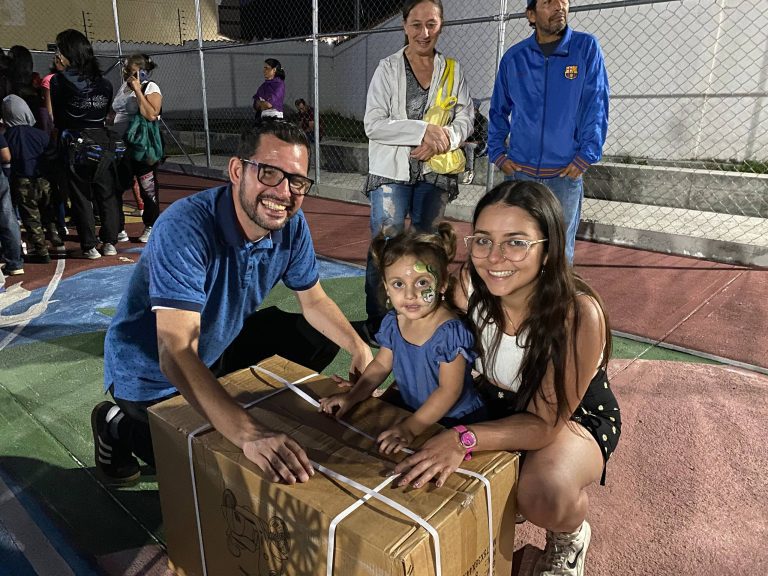 Alcalde Nelson Álvarez continúa llevando alegría y sonrisas a los más pequeños del municipio Libertador