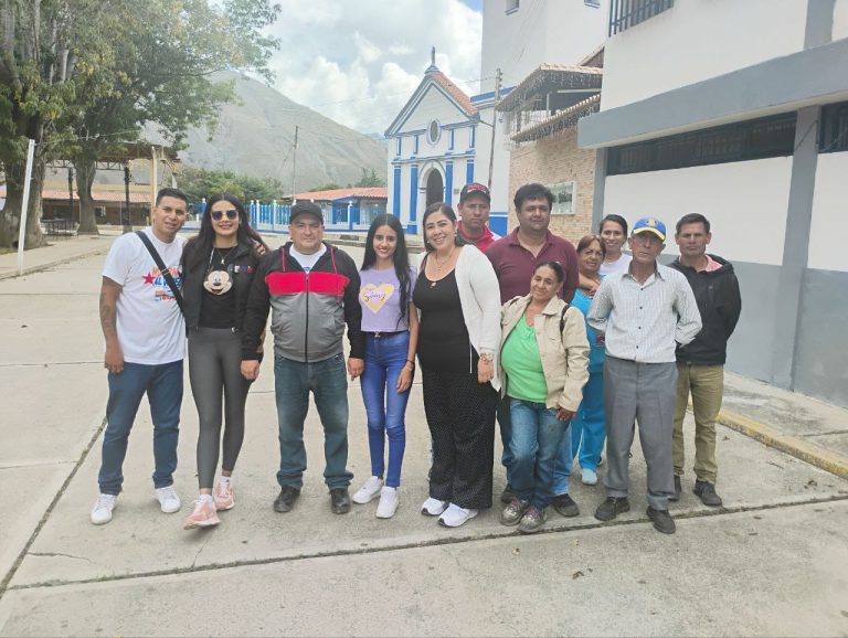 El alcalde Nelson Álvarez cumple con solicitudes en la Parroquia el Morro