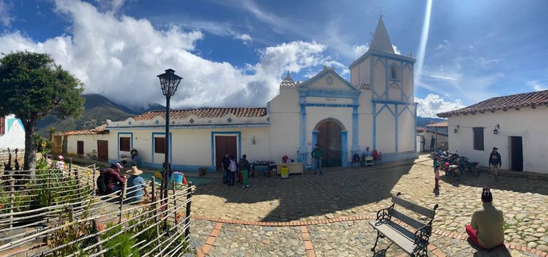 Atención médica llega a Los Nevados con jornada de salud integral