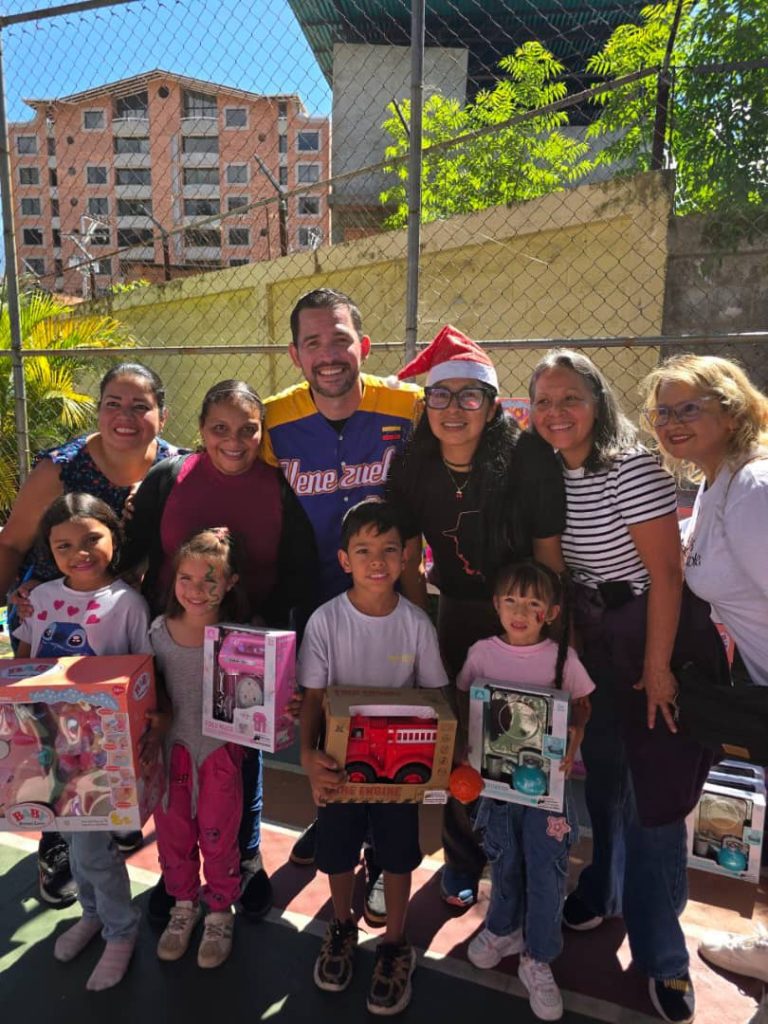 Alcalde Nelson Álvarez entregó juguetes a comunidades merideñas