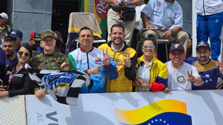 Merideños recibieron la caravana multicolor de la 61.ª Vuelta al Táchira