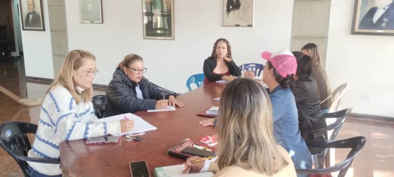 Cmdnna articula esfuerzos para erradicar la violencia contra la mujer y la familia