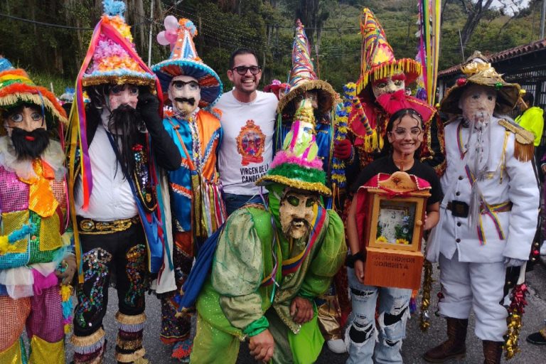 Alcalde ​Nelson Álvarez acompañó las festividades de la Candelaria en El Valle