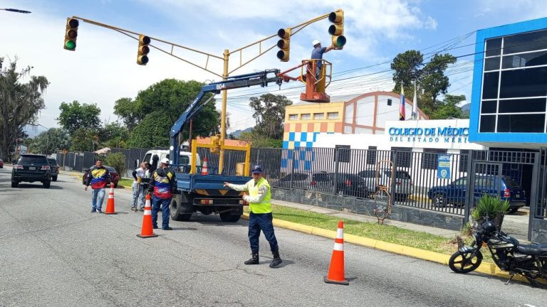 Alcalde Nelson Álvarez recupera Sistema de Semaforización