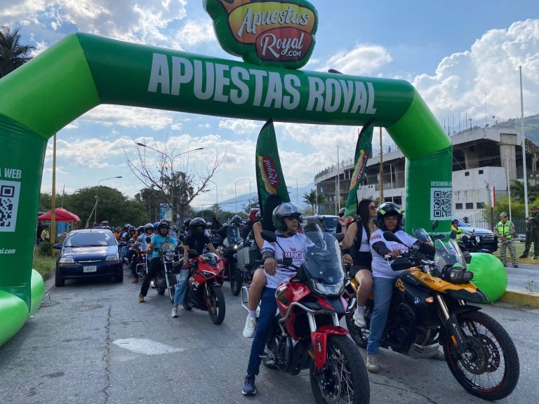 Más de 300 motorizados celebran rodada motera en Mérida