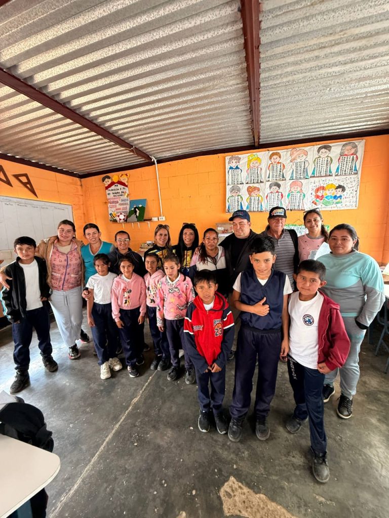 Alcalde Nelson Álvarez impulsa  conectividad tecnológica en planteles educativos en El Morro