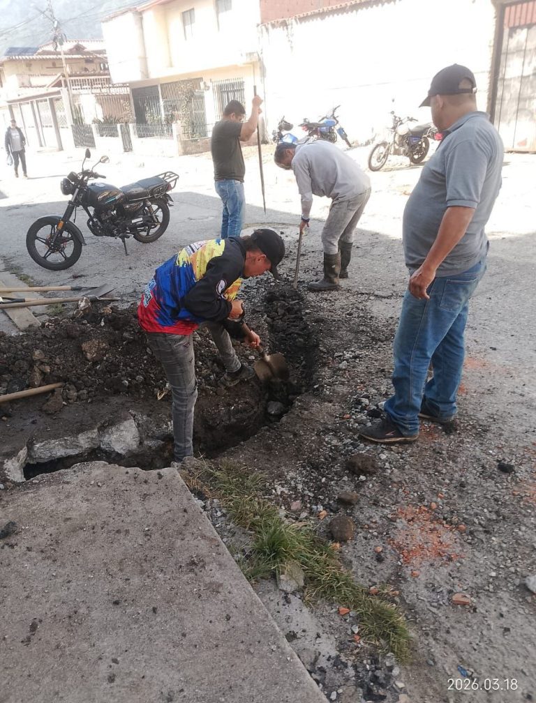 Alcaldía del municipio Libertador rehabilita red de aguas servidas en la calle Urdaneta en el sector La Parroquia