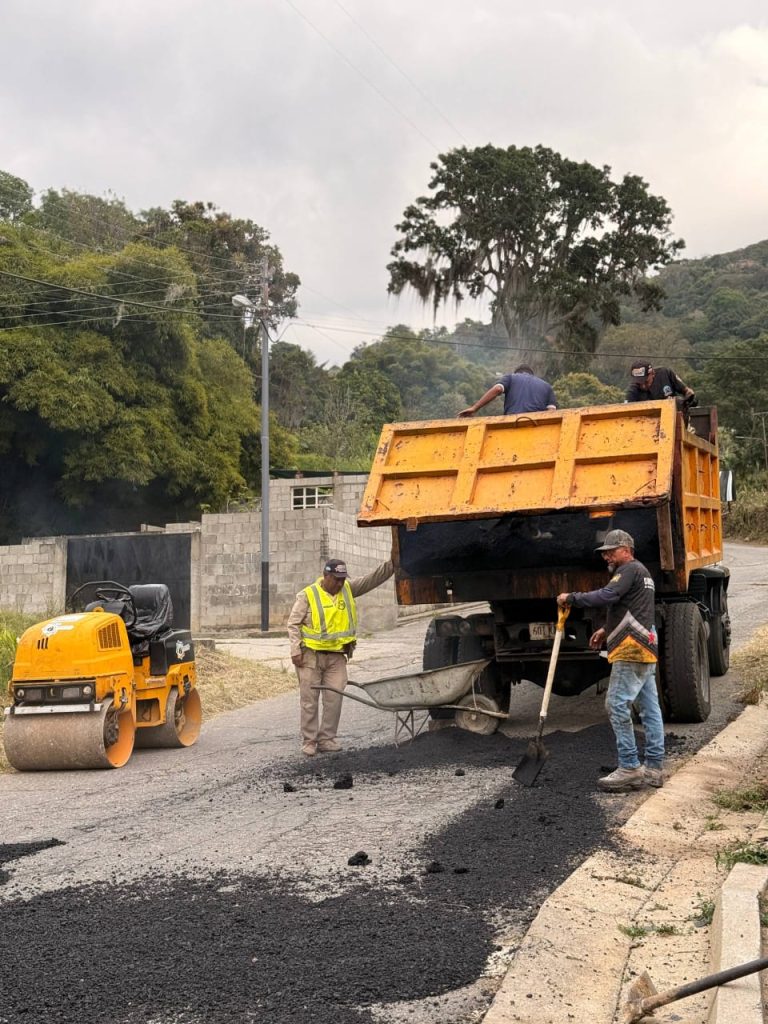 Consolidan plan de bacheo integral en el sector La JoyaAtendiendo a más de 750 familias