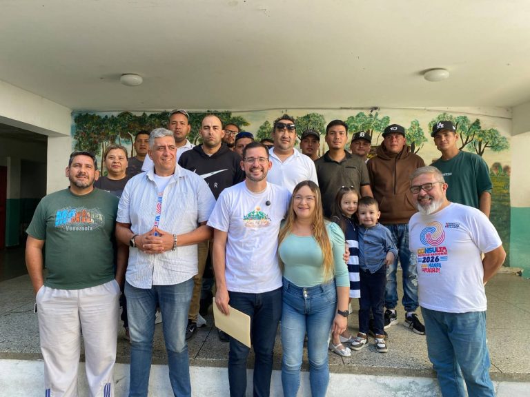 Alcalde Nelson Álvarez ejerce su voto en la Consulta Popular Nacional