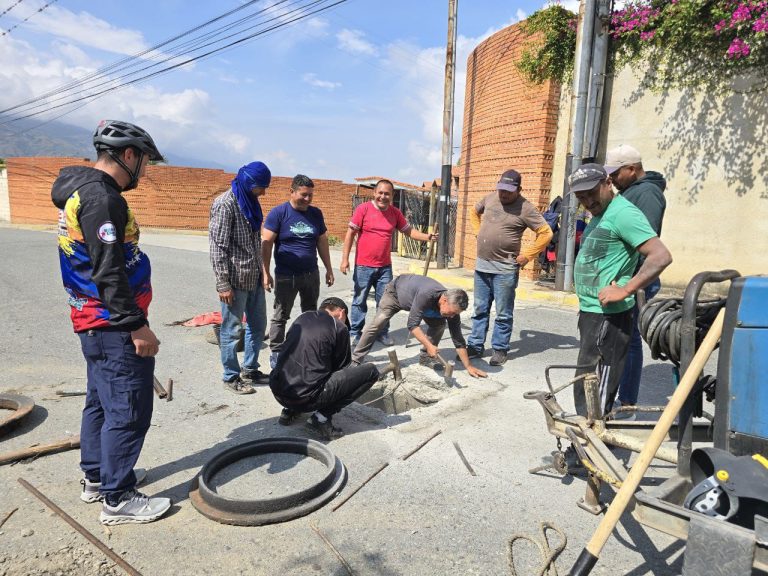 Alcaldía de Mérida rehabilita sistema de alcantarillado en adyacencias de Serranía Casa Club