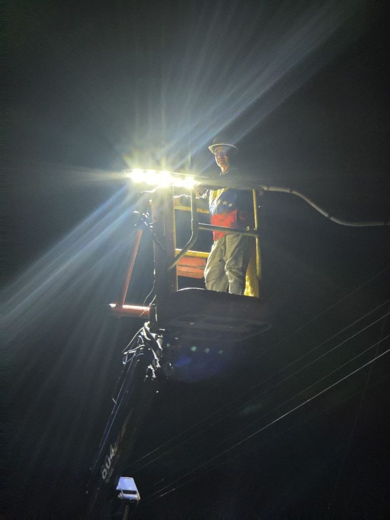 Alcaldía de Mérida restaura alumbrado público en la urbanización Don Perucho