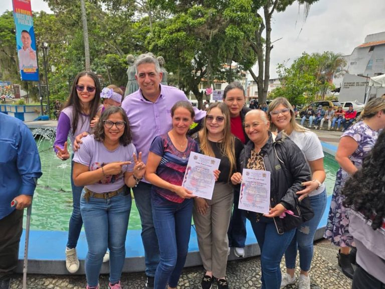 Alcaldía y Cámara Municipal de Mérida rinden tributo a la mujer desde la Plaza Las Heroínas