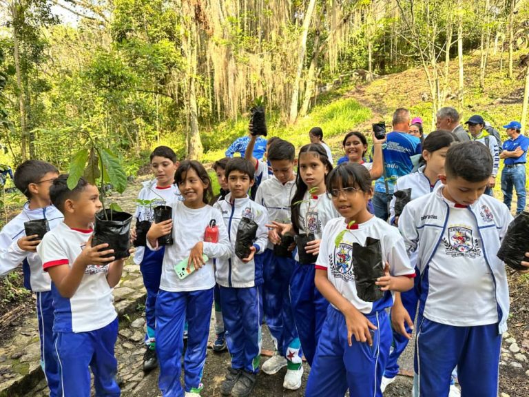 Mérida celebra el Día Mundial del Agua con reforestación en el Parque Albarregas