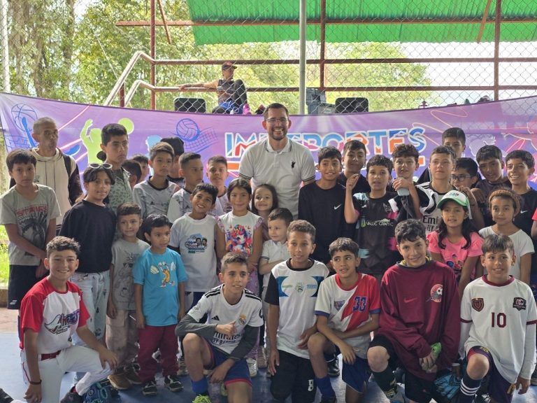 Alcalde Nelson Álvarez encabezó megajornada de las 7 Transformaciones en la parroquia Gonzalo Picón