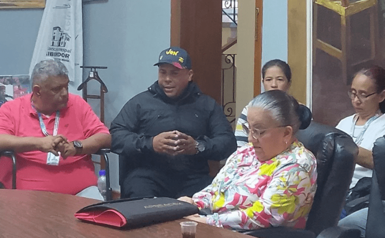 Autoridades y transportistas acuerdan el cobro del 50 % del pasaje a adultos mayores y personas con diversidad funcional