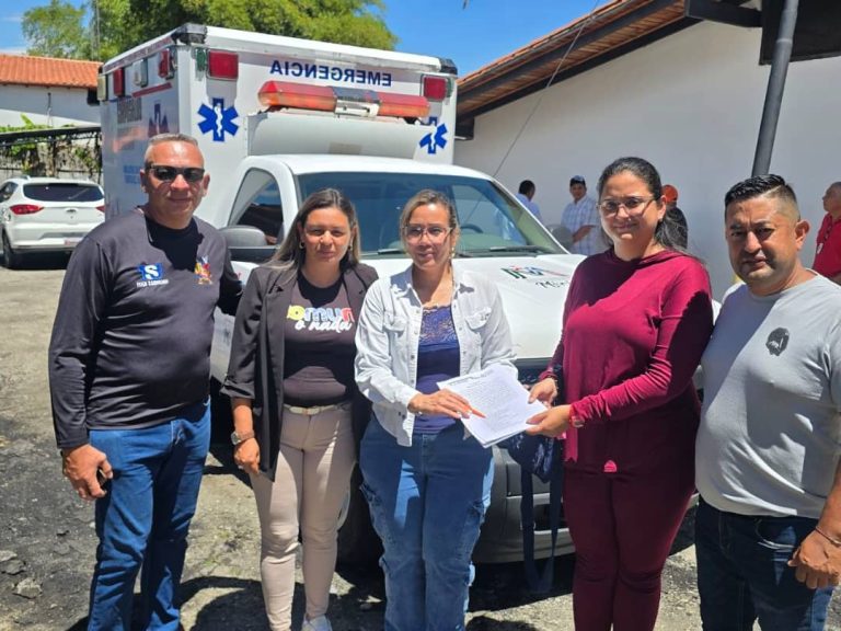Gobierno regional y municipal entregaron repotenciada ambulancia en la parroquia Jacinto Plaza