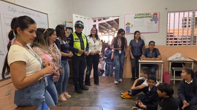 Alcaldía de Libertador brinda atención integral a estudiantes en la Escuela Agustina Dávila de Valeri