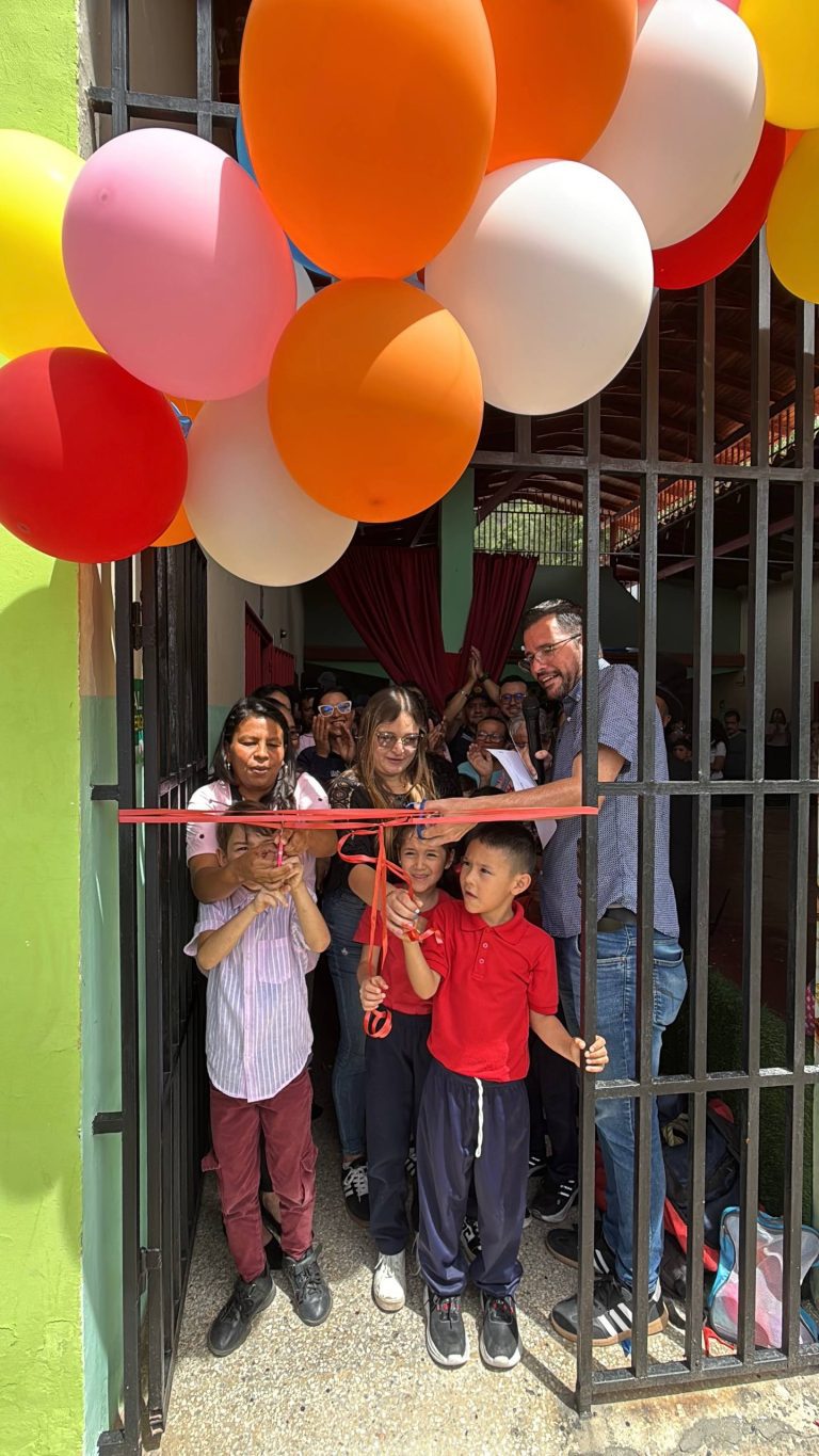 Alcalde Nelson Álvarez reinauguró el Parque Infantil del Simoncito «Niña Avelina Gil» en su 50° aniversario
