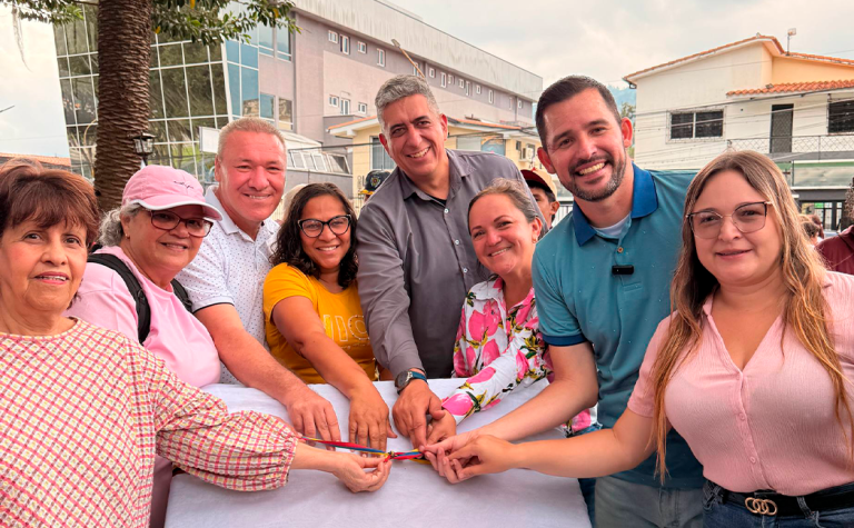 Alcalde Nelson Álvarez reinaugura la emblemática Plaza Las Madres en Mérida