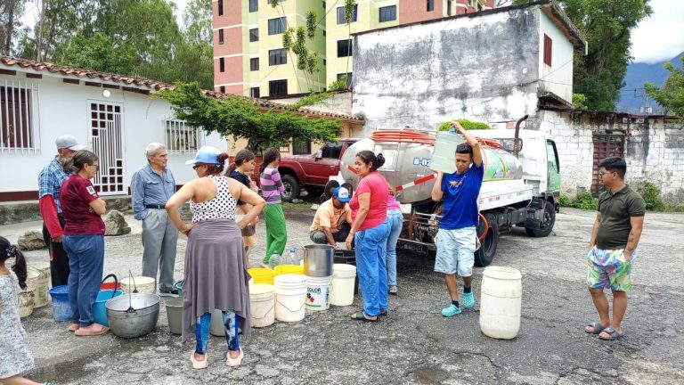 Por segundo día consecutivo Alcaldía despliega plan de suministro de agua potable