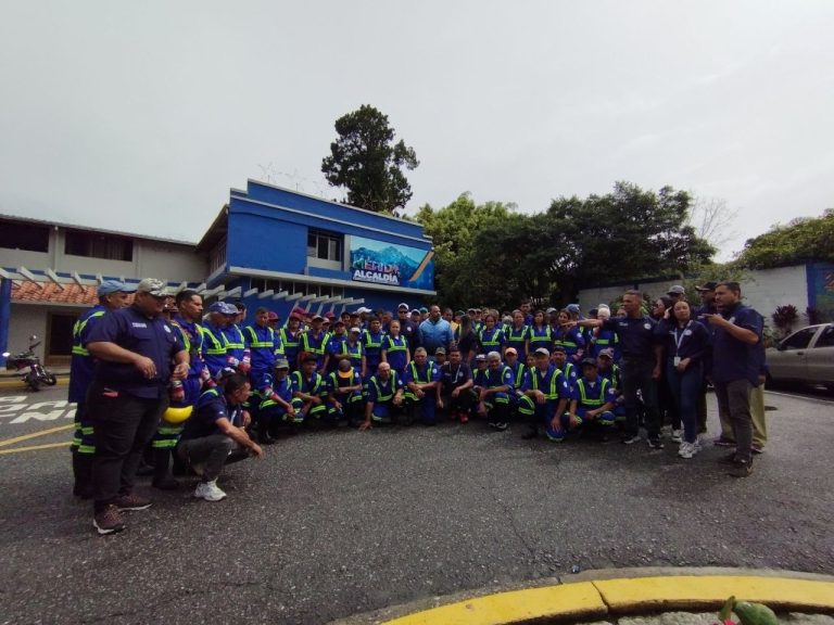 Alcaldía de Mérida continúa dotación de uniformes a personal de las Escuadras de Mantenimiento municipales