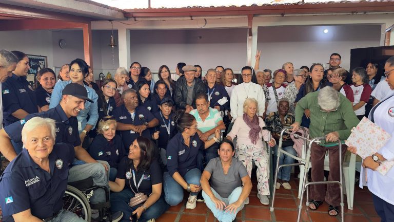 Alcaldía de Mérida brinda atención integral a adultos mayores en el ancianato San Juan de Dios