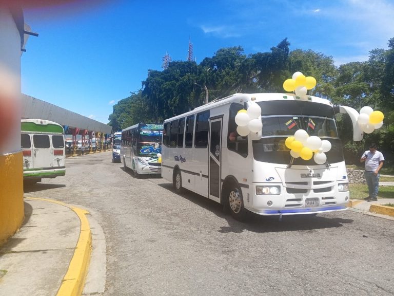 Transportistas y autoridades honraron a la Virgen del Carmen en el Terminal «José Antonio Paredes»