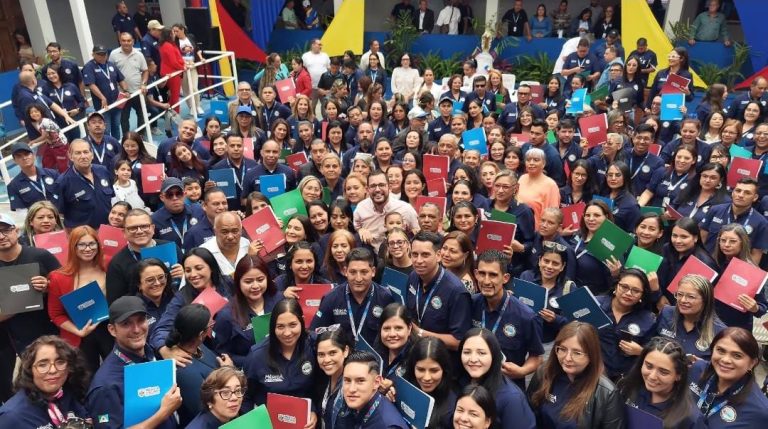 ​Alcalde Nelson Álvarez juramentó al personal que participó en el concurso interno
