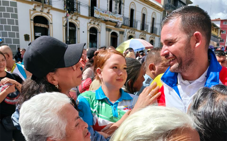 ​Merideños se movilizan en la plaza Bolívar en respaldo institucional