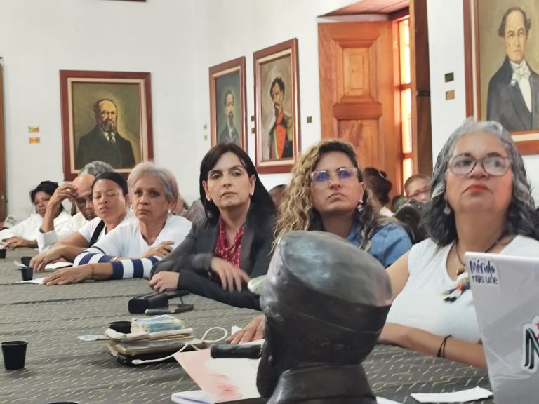 ​Merideños debatieron el pensamiento dialéctico y la praxis global de Fidel Castro en la antigua Casa de los Gobernadores