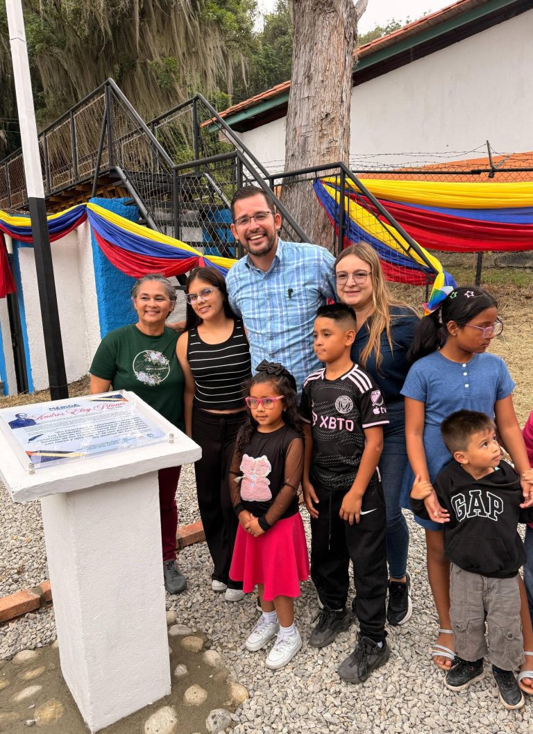 Alcalde Nelson Álvarez inauguró la Plazoleta Andrés Eloy Blanco