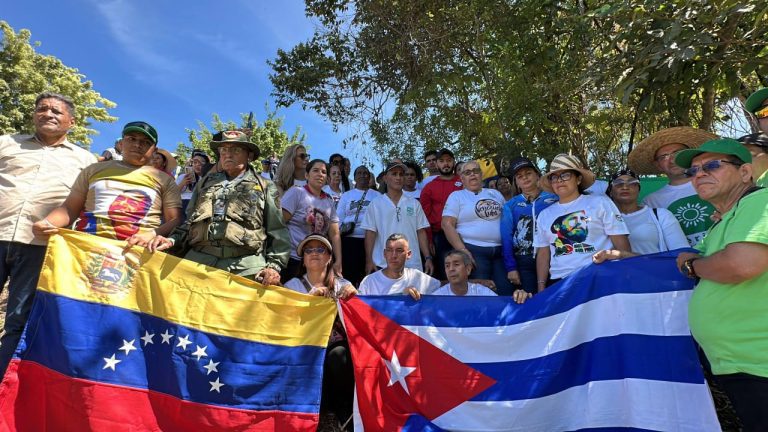 Siembran 100 árboles en el parque metropolitano para honrar la memoria de Fidel Castro