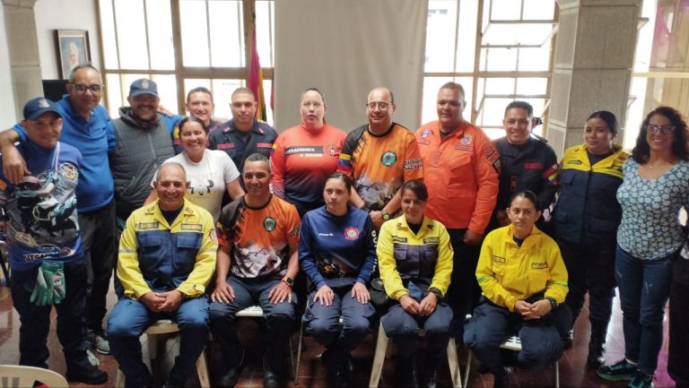 Realizan taller de rescate urbano con la participación de organismos de prevención civil en Mérida