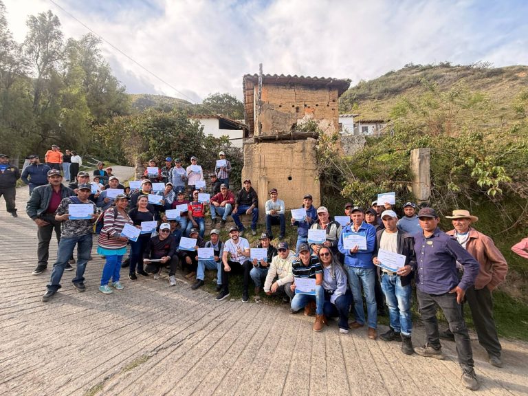 ​ Alcalde Nelson Álvarez certifica a 64 arrieros como operadores turísticos en Mérida