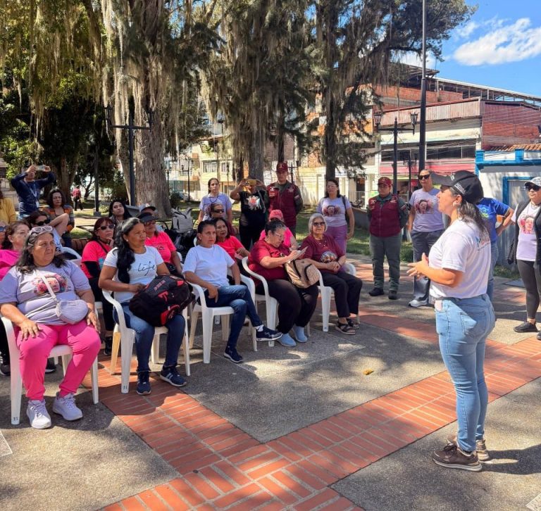 La Plaza de Belén se transformó en un espacio de atención integral para adultos mayores