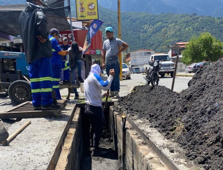 Alcaldía Libertador extrajo más de 5 metros cúbicos de sedimentos en alcantarillado de Santa Juana