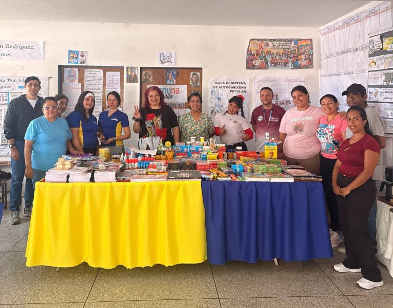 Familias de Mérida acceden a útiles y uniformes a precios solidarios