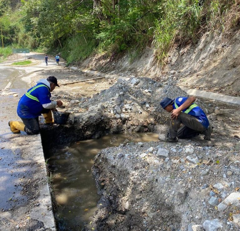 Alcaldía de Libertador despeja la vía Campo Claro–Pan de Azúcar y ejecuta obras de drenaje
