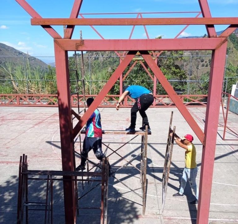 Cancha y aulas de la U.E. Juan de Arco son rehabilitadas en Jacinto Plaza