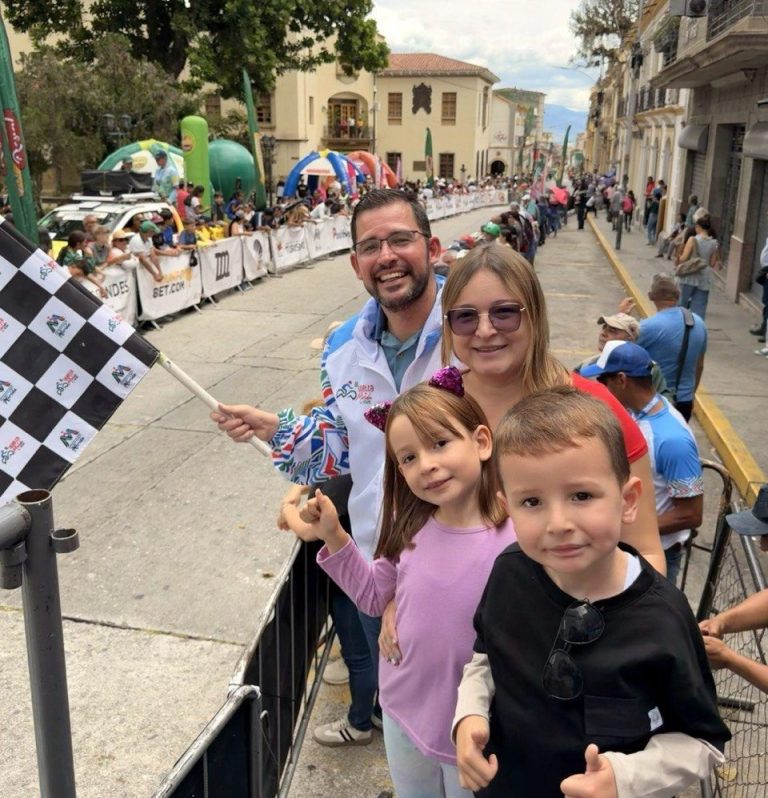 ​Mérida celebró cuarta etapa de la Vuelta Ciclística regional