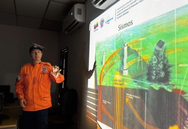 ​Protección Civil imparte taller de capacitación sísmica al personal de la Contraloría
