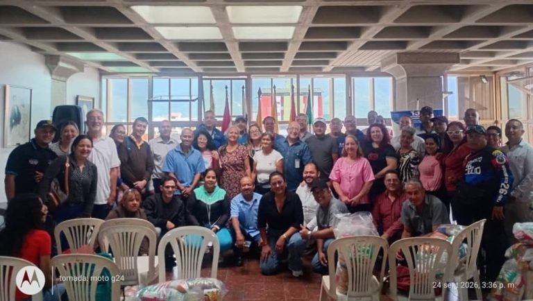 ​Alcalde Nelson Álvarez entregó combos de alimentos a Jueces de Paz Comunal