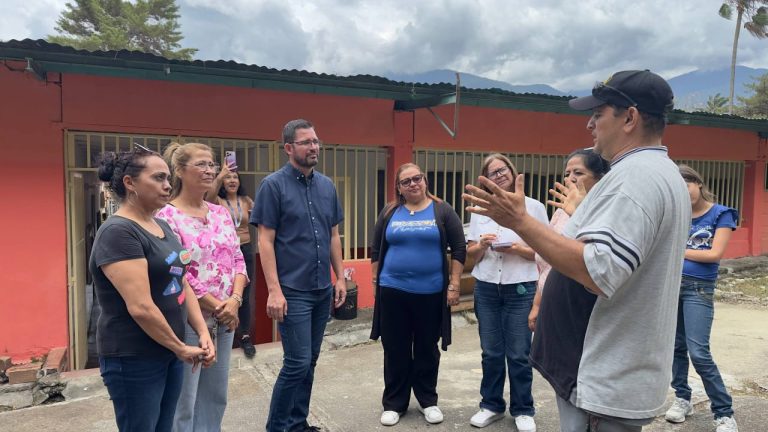 Alcaldía de Libertador entrega 12 instituciones renovadas para el inicio de clases
