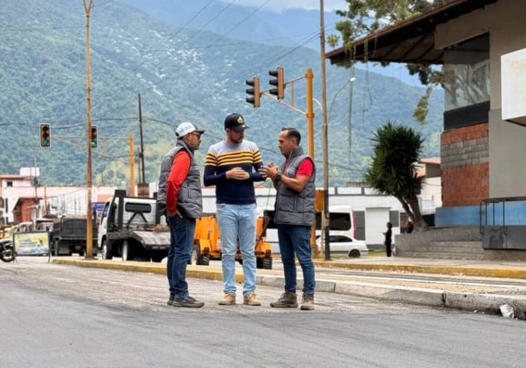 Alcalde Nelson Álvarez desplegó 240 toneladas de asfalto en viaductos Miranda y Campo Elías
